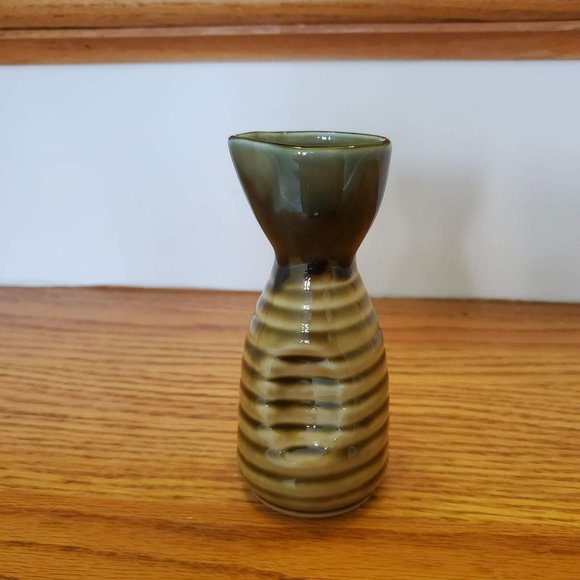 Japanese Sake Bottle, Hand Thrown Pottery Green Brown Ceramic Vase made in Japan - Picture 4 of 5
